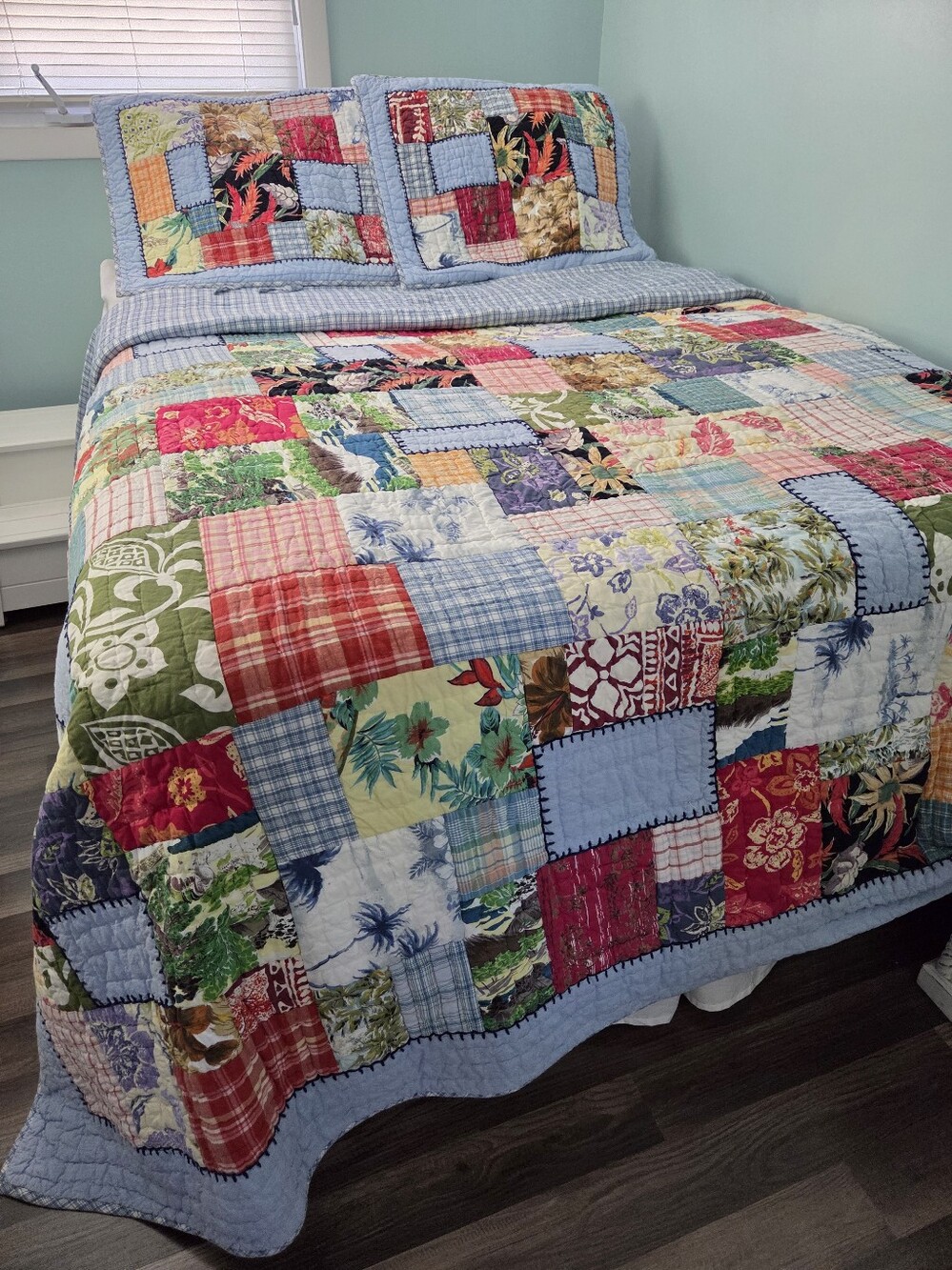 Pottery Barn Vintage Hawaaiian Luau Salsa Patchwork Quilt And Shams Full/Queen
